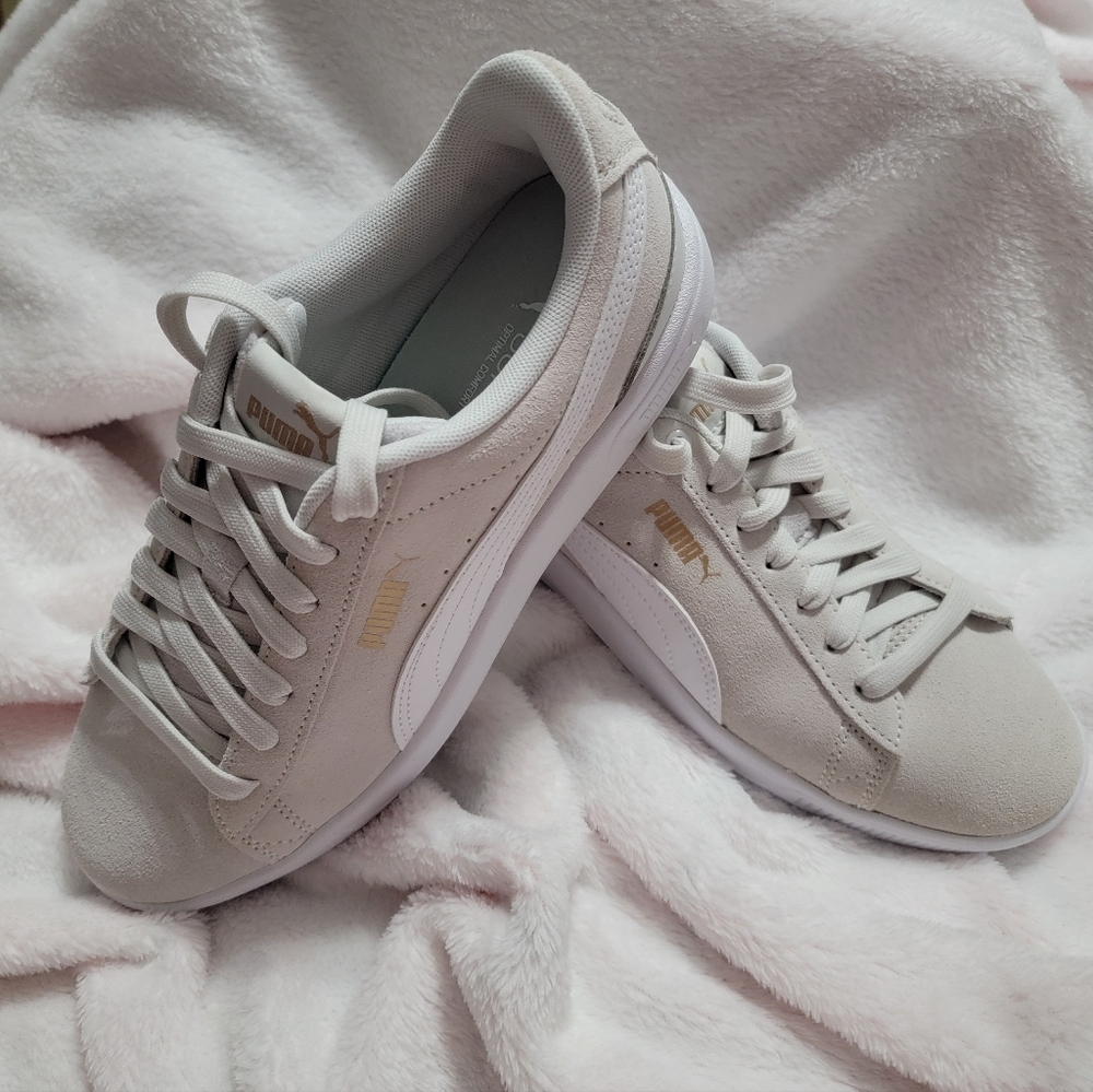 NWT  PUMA Women's Suede Sneakers - Light Gray/Cream and White